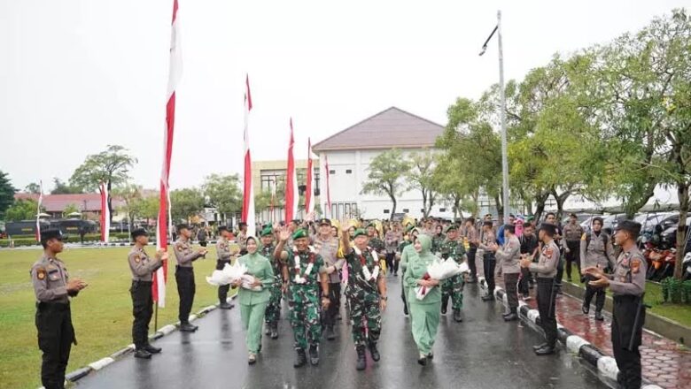 Lepas-Sambut Danrem 031/WB, Brigjen TNI Dany Diarak Pakai Baracuda, Brigjen TNI Sugiyono Disambut Sukacita