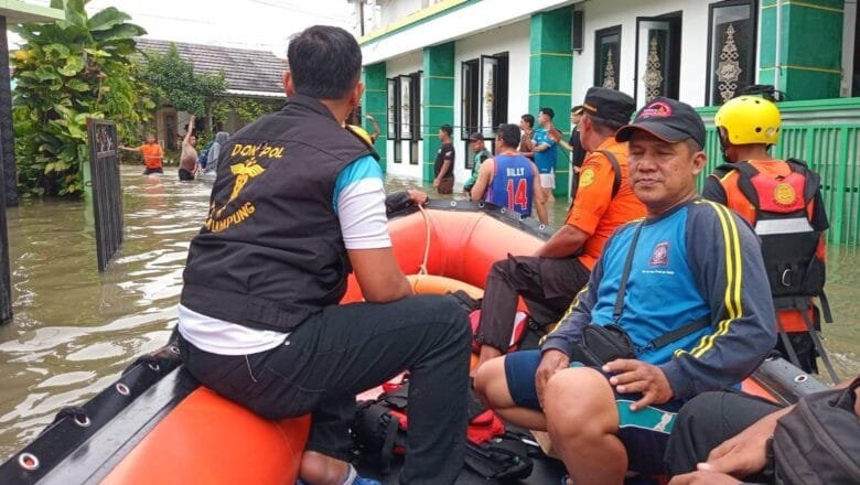 Kemensos Berikan Bantuan Rp 568 Juta untuk Korban Banjir di Bandar Lampung