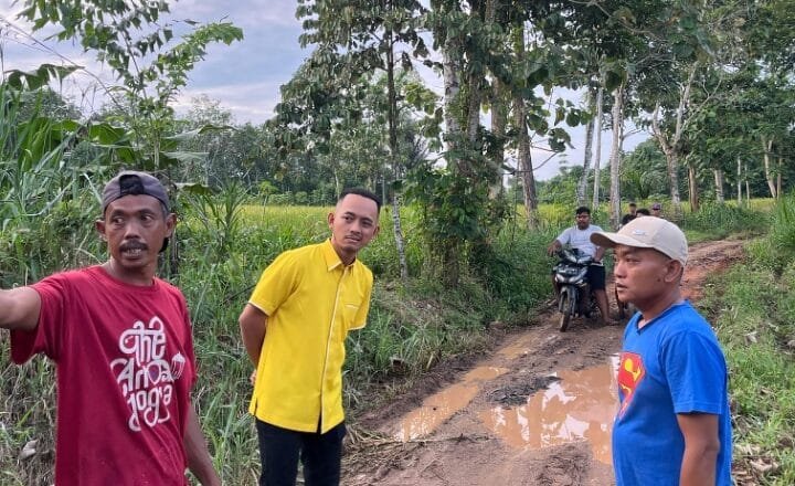 Jembatan Rusak di Sindang Sari, Warga Lapor Dewan Pramadji Sigap Bertindak