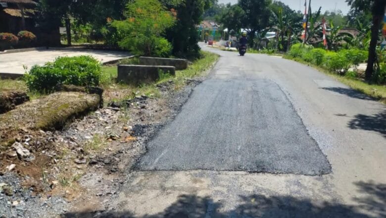 Perbaikan Jalan Sidomulyo – Belimbing Sari, Gubernur Mirza dan Wagub Jihan Pastikan Masyarakat Berlebaran Ama