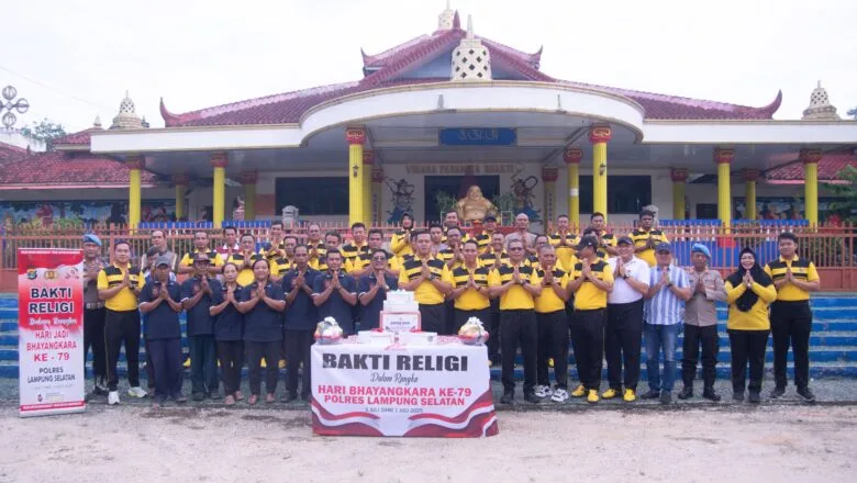 Polres Lampung Selatan dan Polsek Jati Agung Gelar Bakti Sosial Religi Sambut HUT Bhayangkara ke-79 di Vihara Paramita Bhakti