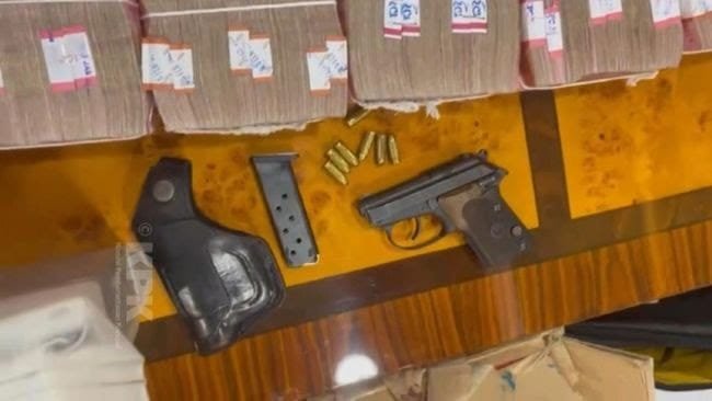 KPK Temukan Uang Rp2,8 M dan Pistol di Rumah Kadis PUPR